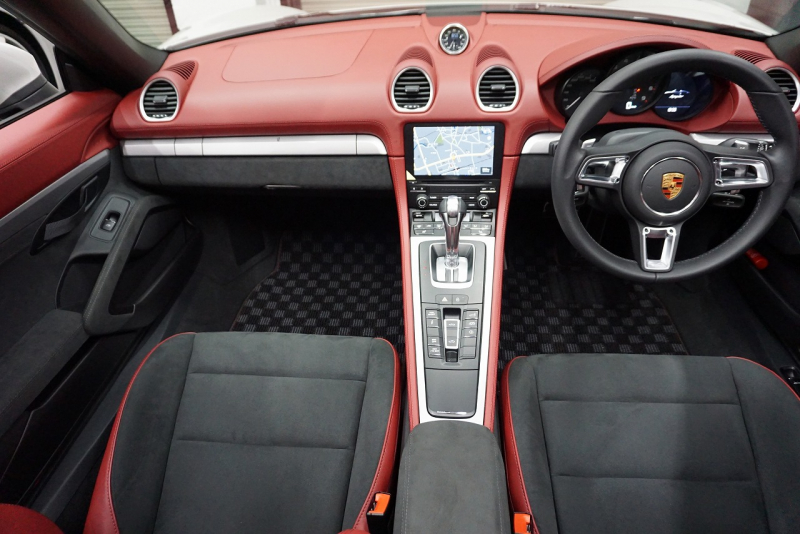 ポルシェ 718スパイダー (Type718)Spyder PDK スパイダークラシックインテリア LEDヘッドライト  中古車