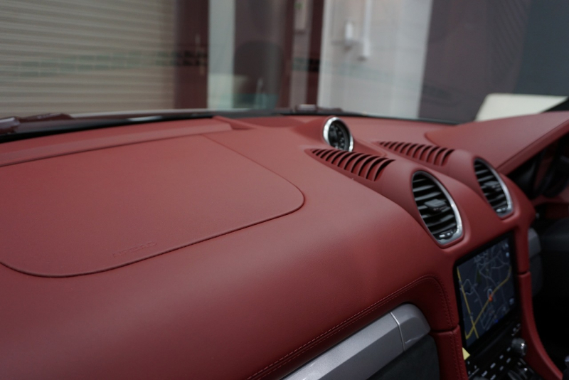 ポルシェ 718スパイダー (Type718)Spyder PDK スパイダークラシックインテリア LEDヘッドライト  中古車