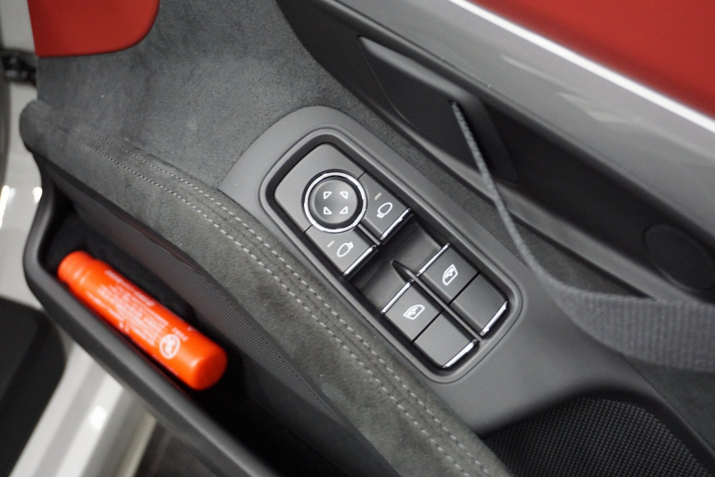 ポルシェ 718スパイダー (Type718)Spyder PDK スパイダークラシックインテリア LEDヘッドライト  中古車