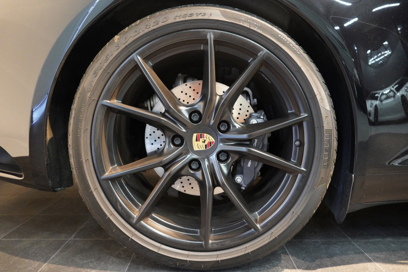 ポルシェ 911(Type991.2) Carrera 7MT スポーツクロノ スポーツテールパイプ ジェットブラック パークアシスト付リバーシングカメラ 中古車 中古車