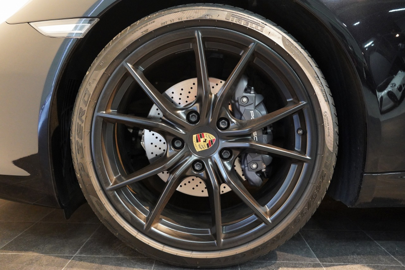 ポルシェ 911(Type991.2) Carrera 7MT スポーツクロノ スポーツテールパイプ ジェットブラック パークアシスト付リバーシングカメラ 中古車 中古車