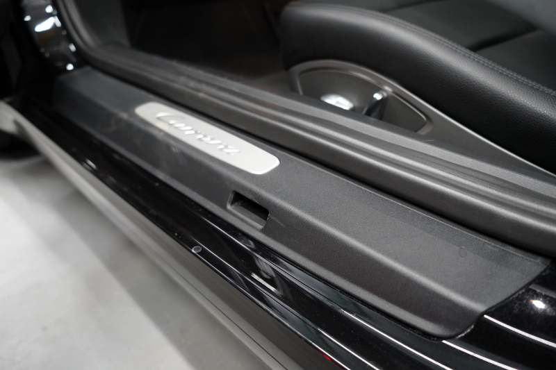 ポルシェ 911(Type991.2) Carrera 7MT スポーツクロノ スポーツテールパイプ ジェットブラック パークアシスト付リバーシングカメラ 中古車 中古車