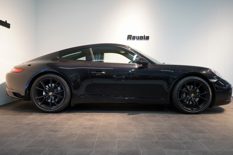 ポルシェ 911(Type991.2) Carrera 7MT スポーツクロノ スポーツテールパイプ ジェットブラック パークアシスト付リバーシングカメラ 中古車 中古車