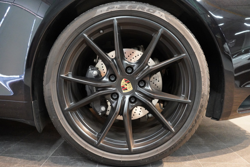 ポルシェ 911(Type991.2) Carrera 7MT スポーツクロノ スポーツテールパイプ ジェットブラック パークアシスト付リバーシングカメラ 中古車 中古車