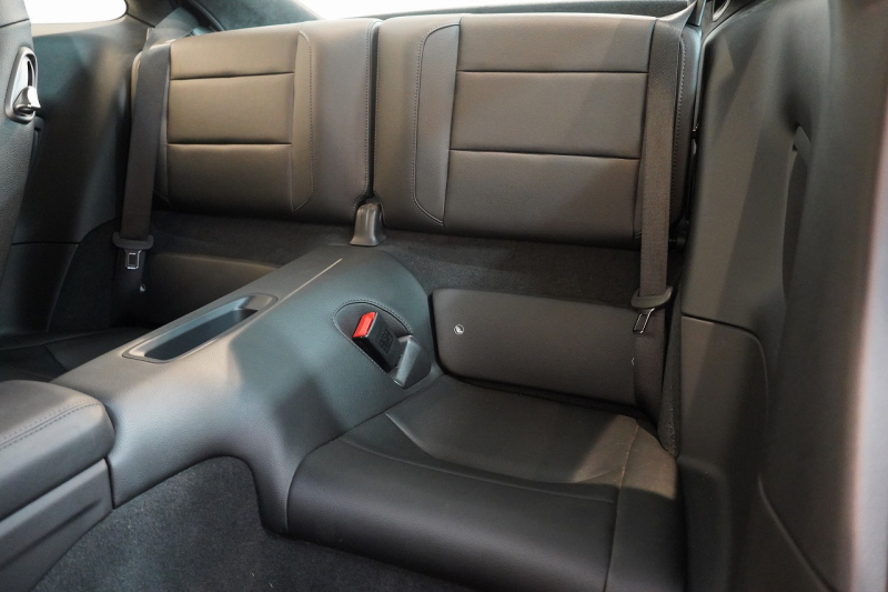 ポルシェ 911(Type991.2) Carrera 7MT スポーツクロノ スポーツテールパイプ ジェットブラック パークアシスト付リバーシングカメラ 中古車 中古車