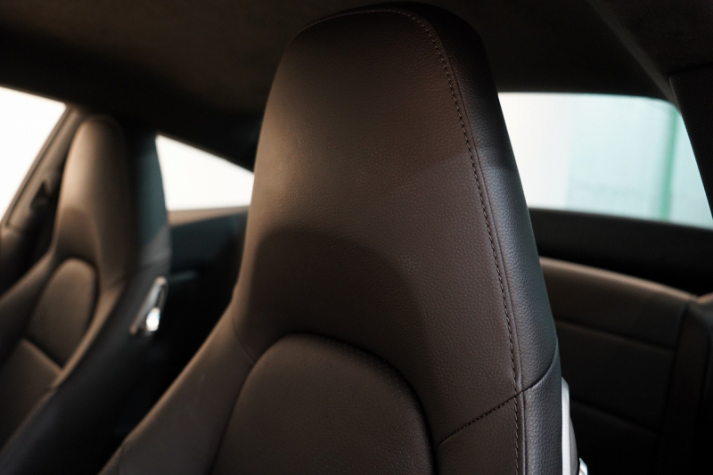 ポルシェ 911(Type991.2) Carrera 7MT スポーツクロノ スポーツテールパイプ ジェットブラック パークアシスト付リバーシングカメラ 中古車 中古車