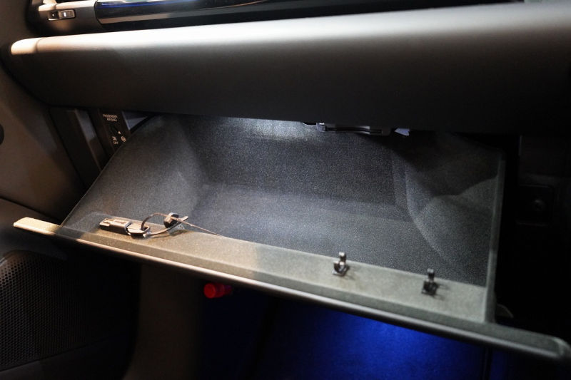 ポルシェ マカン Electric 新型EVモデル ワンオーナー スポクロ OP21インチホイール パノラマルーフ 保証継承可 中古車 中古車