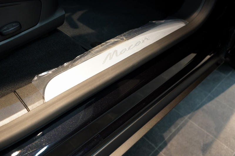 ポルシェ マカン Electric 新型EVモデル ワンオーナー スポクロ OP21インチホイール パノラマルーフ 保証継承可 中古車 中古車