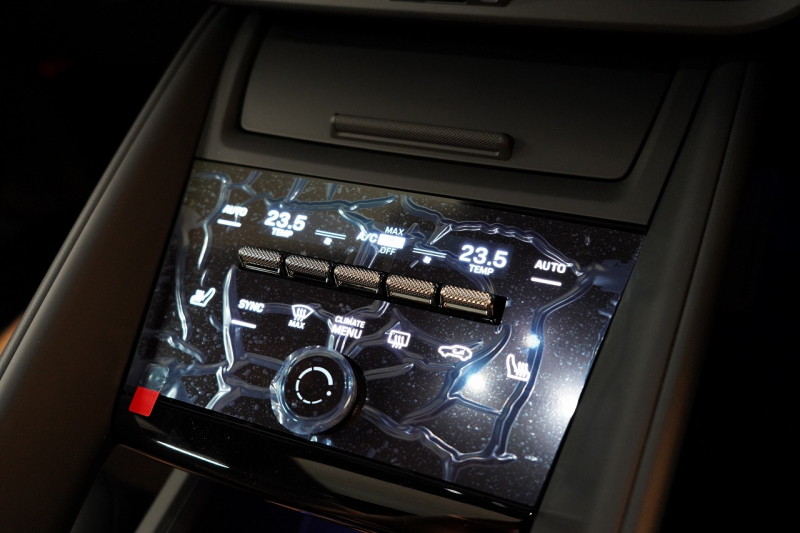 ポルシェ マカン Electric 新型EVモデル ワンオーナー スポクロ OP21インチホイール パノラマルーフ 保証継承可 中古車 中古車