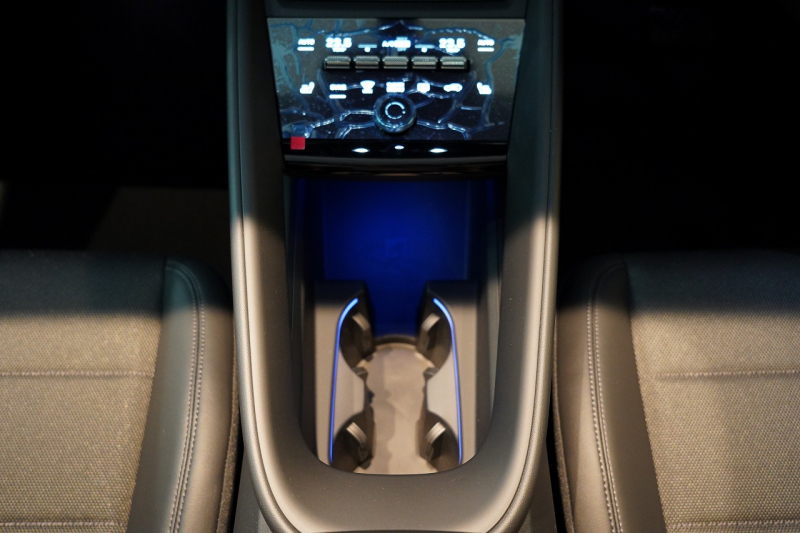 ポルシェ マカン Electric 新型EVモデル ワンオーナー スポクロ OP21インチホイール パノラマルーフ 保証継承可 中古車 中古車