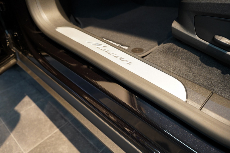 ポルシェ マカン Electric 新型EVモデル ワンオーナー スポクロ OP21インチホイール パノラマルーフ 保証継承可 中古車 中古車