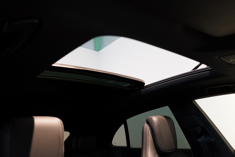 ポルシェ マカン Electric 新型EVモデル ワンオーナー スポクロ OP21インチホイール パノラマルーフ 保証継承可 中古車 中古車