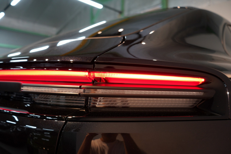 ポルシェ マカン Electric 新型EVモデル ワンオーナー スポクロ OP21インチホイール パノラマルーフ 保証継承可 中古車 中古車