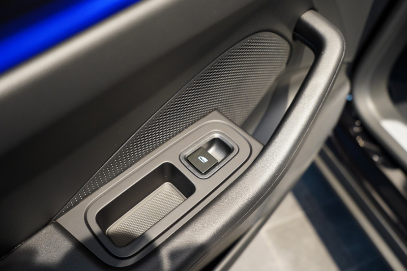 ポルシェ マカン Electric 新型EVモデル ワンオーナー スポクロ OP21インチホイール パノラマルーフ 保証継承可 中古車 中古車