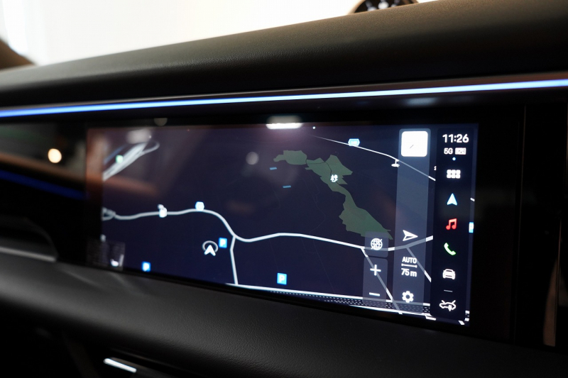 ポルシェ マカン Electric 新型EVモデル ワンオーナー スポクロ OP21インチホイール パノラマルーフ 保証継承可 中古車 中古車