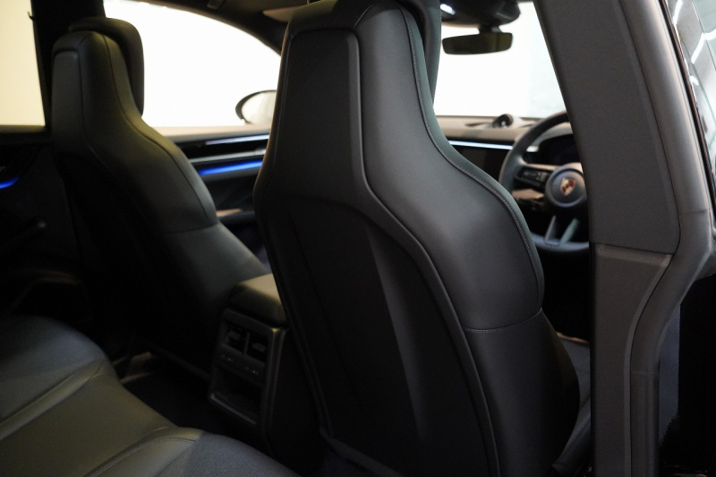 ポルシェ マカン Electric 新型EVモデル ワンオーナー スポクロ OP21インチホイール パノラマルーフ 保証継承可 中古車 中古車