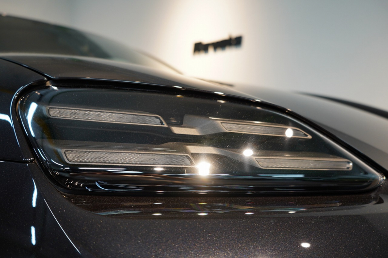 ポルシェ マカン Electric 新型EVモデル ワンオーナー スポクロ OP21インチホイール パノラマルーフ 保証継承可 中古車 中古車