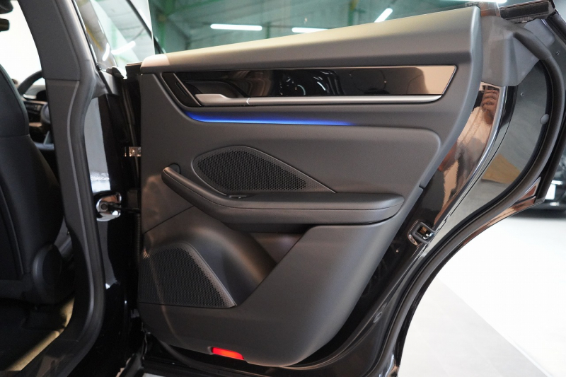 ポルシェ マカン Electric 新型EVモデル ワンオーナー スポクロ OP21インチホイール パノラマルーフ 保証継承可 中古車 中古車