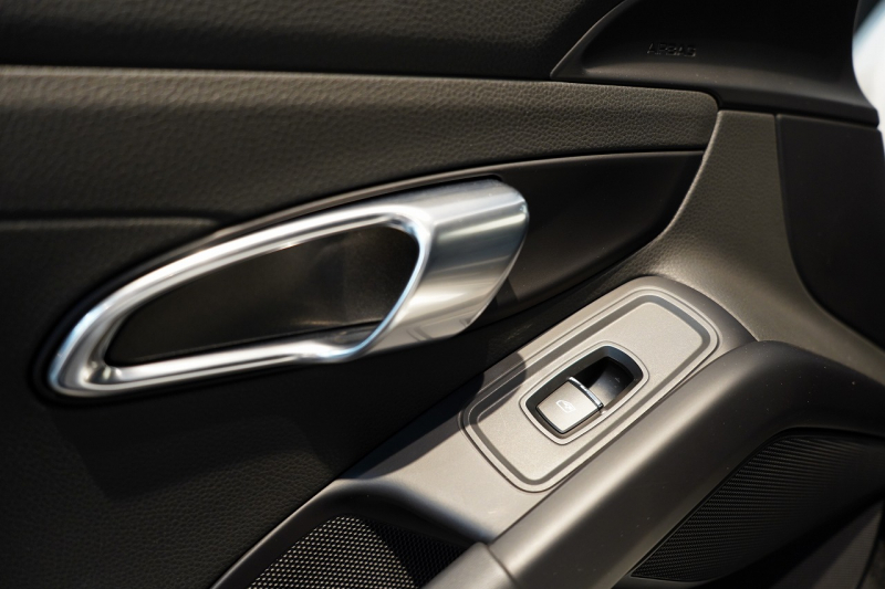 ポルシェ 718 ケイマン PDK スポクロ スポエグ 20インチCarreraSホイール 電格ミラー 中古車 中古車