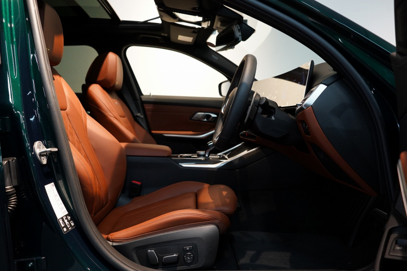 アルピナ B3 Touring GT Allrad 1オーナー アルピナグリーン メリノレザー 電動パノラマルーフ セーフティPKG 中古車 中古車