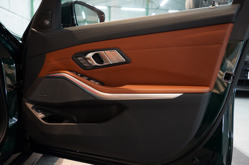 アルピナ B3 Touring GT Allrad 1オーナー アルピナグリーン メリノレザー 電動パノラマルーフ セーフティPKG 中古車 中古車