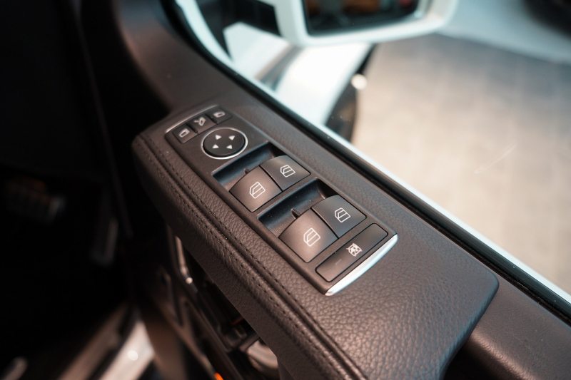 AMG Gクラス G63 designoエクスクルーシブインテリア designoミスティックホワイト カーボンインテリア サイドビューカメラ 中古車 中古車