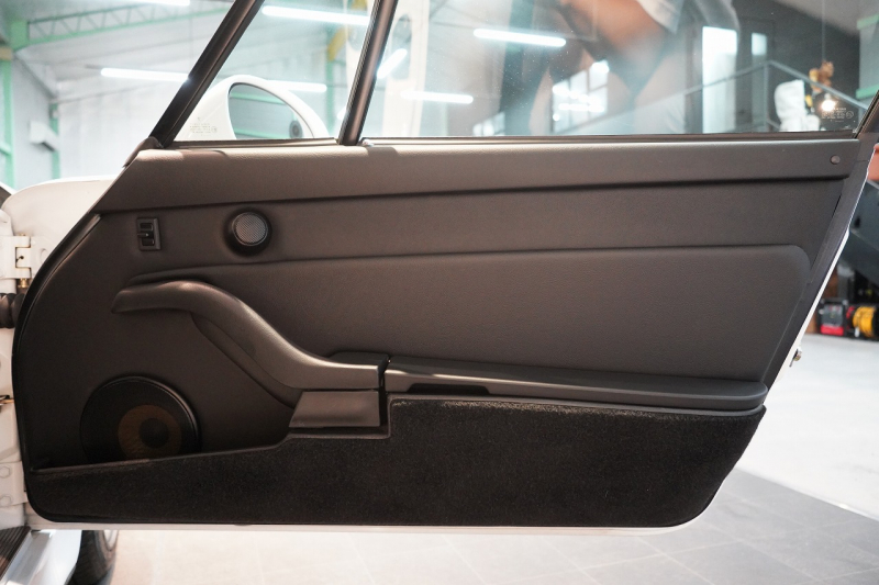 ポルシェ 911(Type993) Carrera S Tiptronic ターボSエアロキット MIZWAディーラー車 中古車 中古車