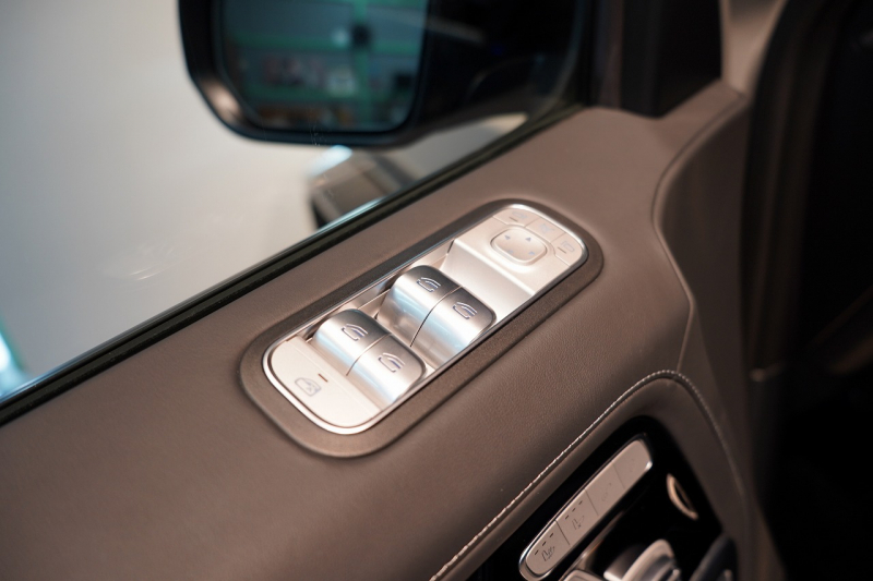 AMG Gクラス G63 AMG世田谷特別オーダープログラム車 左H ワンオーナー クラシックグレー カーボンインテリア&ステアリング 中古車 中古車