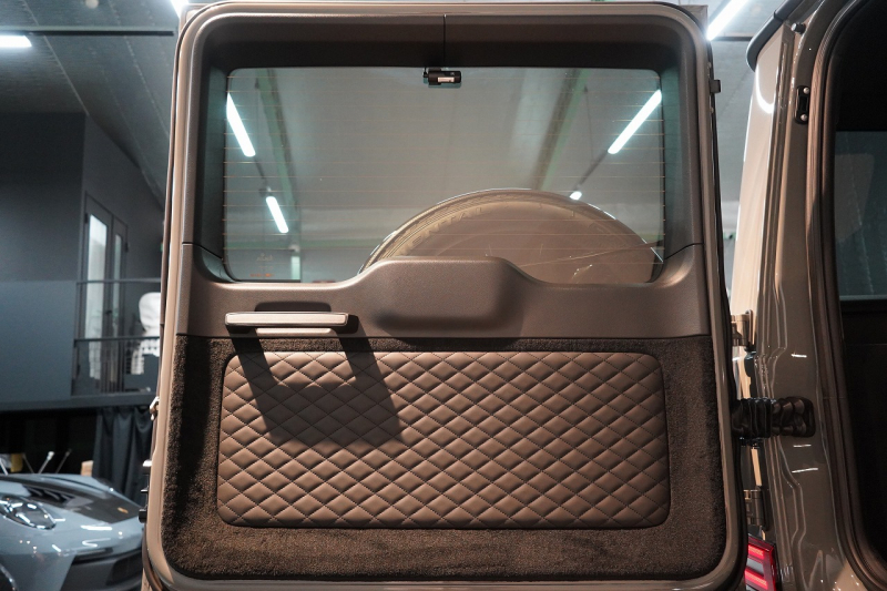 AMG Gクラス G63 AMG世田谷特別オーダープログラム車 左H ワンオーナー クラシックグレー カーボンインテリア&ステアリング 中古車 中古車