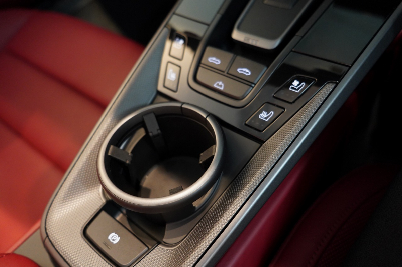 ポルシェ 911(Type992) 911Carrera S Cabriolet スポーツクロノ&エグゾースト ブラック×ボルドーレッドオールレザーインテリア クレヨン OP420  中古車