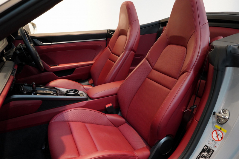 ポルシェ 911(Type992) 911Carrera S Cabriolet スポーツクロノ&エグゾースト ブラック×ボルドーレッドオールレザーインテリア クレヨン OP420  中古車
