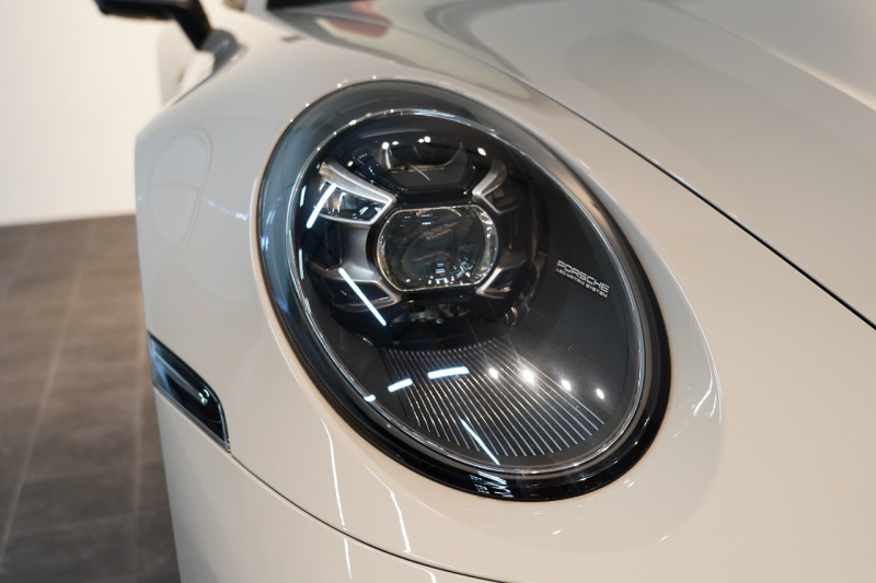 ポルシェ 911(Type992) 911Carrera S Cabriolet スポーツクロノ&エグゾースト ブラック×ボルドーレッドオールレザーインテリア クレヨン OP420  中古車