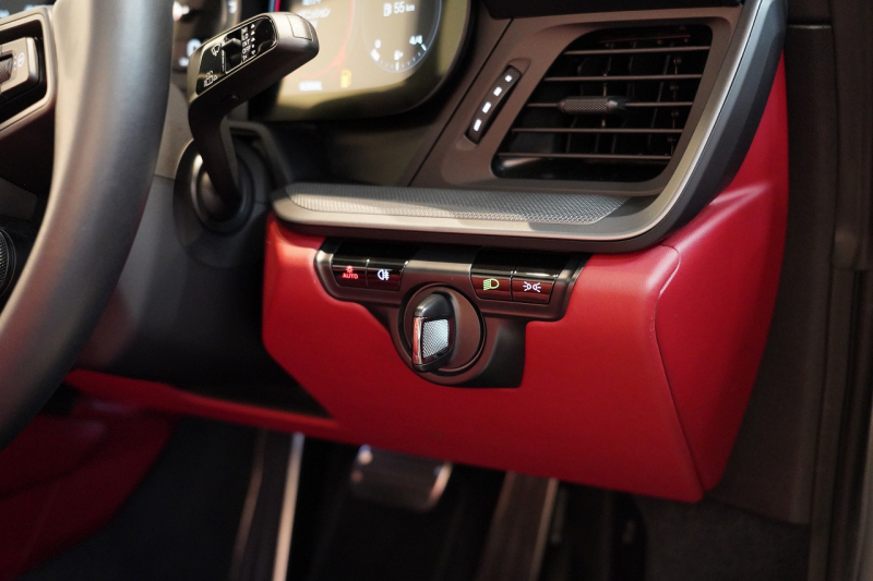 ポルシェ 911(Type992) 911Carrera S Cabriolet スポーツクロノ&エグゾースト ブラック×ボルドーレッドオールレザーインテリア クレヨン OP420  中古車