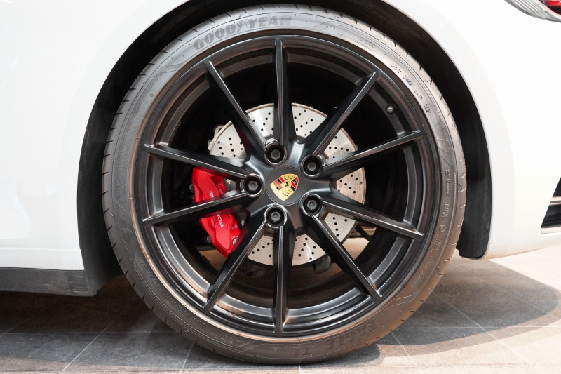 ポルシェ 911(Type992) 911Carrera S Cabriolet スポーツクロノ&エグゾースト ブラック×ボルドーレッドオールレザーインテリア クレヨン OP420  中古車