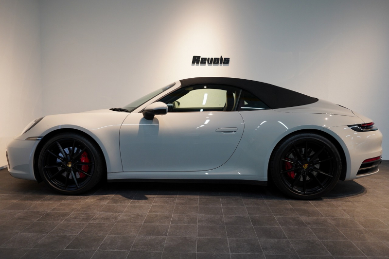 ポルシェ 911(Type992) 911Carrera S Cabriolet スポーツクロノ&エグゾースト ブラック×ボルドーレッドオールレザーインテリア クレヨン OP420  中古車