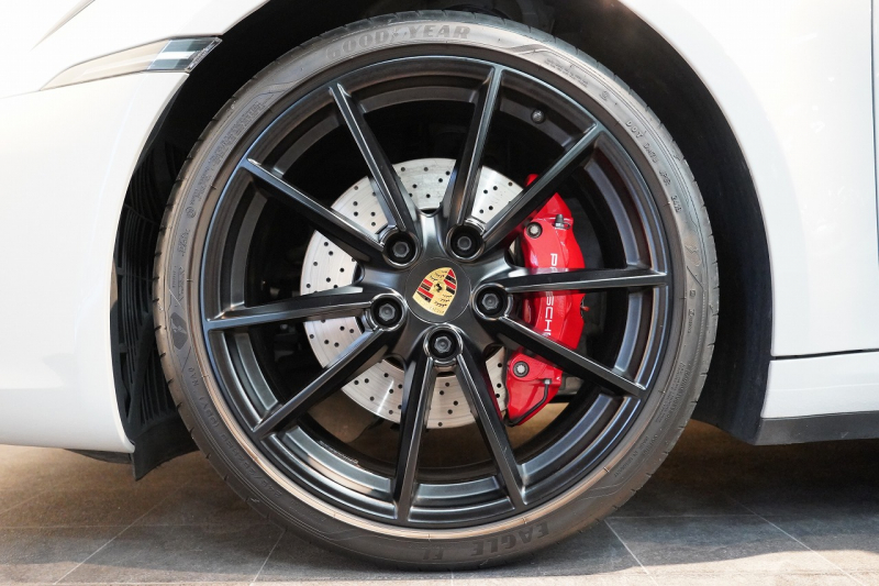 ポルシェ 911(Type992) 911Carrera S Cabriolet スポーツクロノ&エグゾースト ブラック×ボルドーレッドオールレザーインテリア クレヨン OP420  中古車