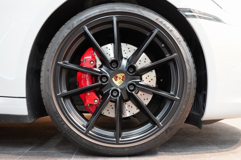 ポルシェ 911(Type992) 911Carrera S Cabriolet スポーツクロノ&エグゾースト ブラック×ボルドーレッドオールレザーインテリア クレヨン OP420  中古車