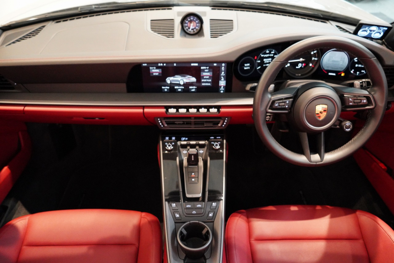 ポルシェ 911(Type992) 911Carrera S Cabriolet スポーツクロノ&エグゾースト ブラック×ボルドーレッドオールレザーインテリア クレヨン OP420  中古車