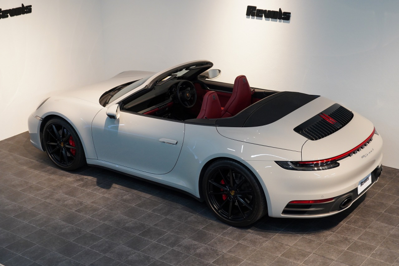 ポルシェ 911(Type992) 911Carrera S Cabriolet スポーツクロノ&エグゾースト ブラック×ボルドーレッドオールレザーインテリア クレヨン OP420  中古車