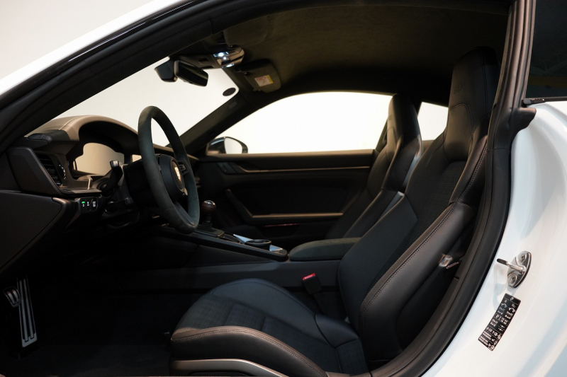 ポルシェ 911(Type992) Carrera T 6MT 後期モデル(992.2) ワンオーナー CarreraTエクステリアPKG スポーツデザインPKG HDマトリックスLEDヘッドライト 中古車 中古車