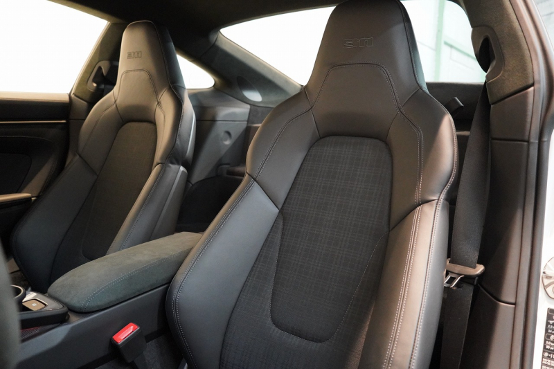 ポルシェ 911(Type992) Carrera T 6MT 後期モデル(992.2) ワンオーナー CarreraTエクステリアPKG スポーツデザインPKG HDマトリックスLEDヘッドライト 中古車 中古車