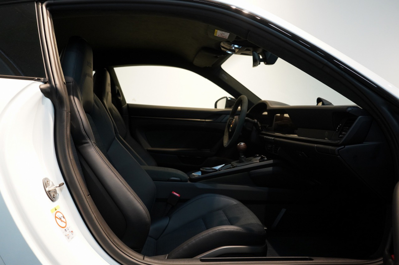 ポルシェ 911(Type992) Carrera T 6MT 後期モデル(992.2) ワンオーナー CarreraTエクステリアPKG スポーツデザインPKG HDマトリックスLEDヘッドライト 中古車 中古車