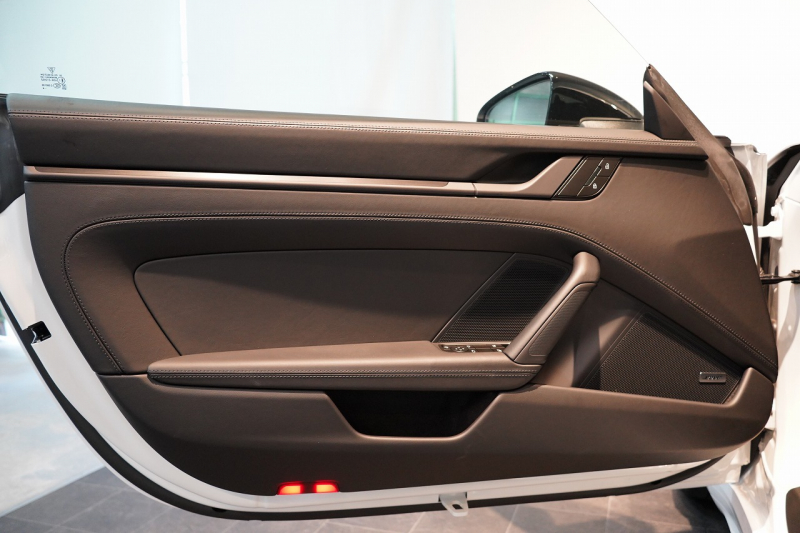 ポルシェ 911(Type992) Carrera T 6MT 後期モデル(992.2) ワンオーナー CarreraTエクステリアPKG スポーツデザインPKG HDマトリックスLEDヘッドライト 中古車 中古車