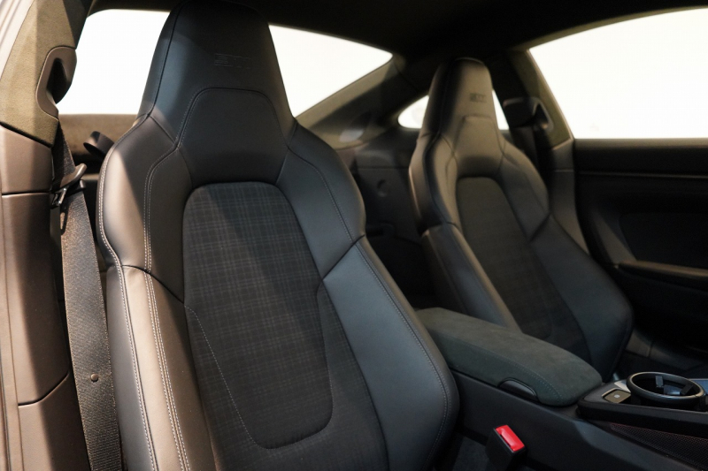 ポルシェ 911(Type992) Carrera T 6MT 後期モデル(992.2) ワンオーナー CarreraTエクステリアPKG スポーツデザインPKG HDマトリックスLEDヘッドライト 中古車 中古車