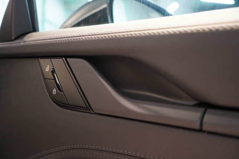 ポルシェ 911(Type992) Carrera T 6MT 後期モデル(992.2) ワンオーナー CarreraTエクステリアPKG スポーツデザインPKG HDマトリックスLEDヘッドライト 中古車 中古車