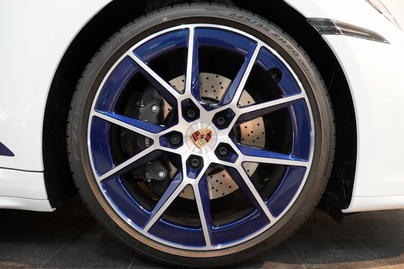 ポルシェ 911(Type992) Carrera T 6MT 後期モデル(992.2) ワンオーナー CarreraTエクステリアPKG スポーツデザインPKG HDマトリックスLEDヘッドライト 中古車 中古車