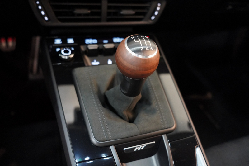 ポルシェ 911(Type992) Carrera T 6MT 後期モデル(992.2) ワンオーナー CarreraTエクステリアPKG スポーツデザインPKG HDマトリックスLEDヘッドライト 中古車 中古車