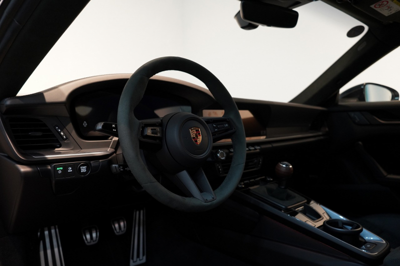 ポルシェ 911(Type992) Carrera T 6MT 後期モデル(992.2) ワンオーナー CarreraTエクステリアPKG スポーツデザインPKG HDマトリックスLEDヘッドライト 中古車 中古車