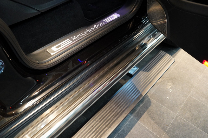 メルセデスベンツ Gクラス G450d Launch Edition  1オーナー ナイトPKG仕様 WALD24インチホイール 電動サイドステップ 中古車 中古車