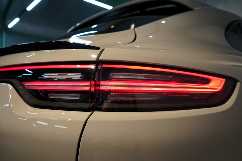 ポルシェ カイエンクーペ GTS TiptronicS ライトウエイトスポーツPKG PDLS+LEDヘッドライト 4ゾーンオートエアコン 中古車 中古車